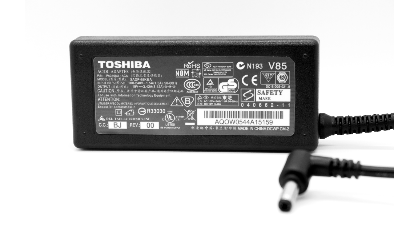 Cargador Laptop TOSHIBA 19V/3.42A/65W/5.5*2.5mm Plug Negro, HC