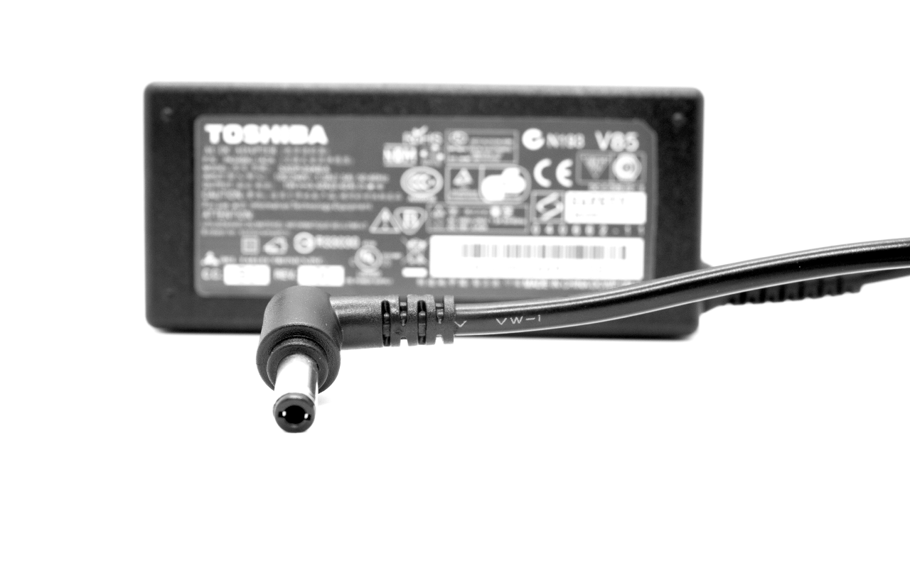 Cargador Laptop TOSHIBA 19V/3.42A/65W/5.5*2.5mm Plug Negro, HC